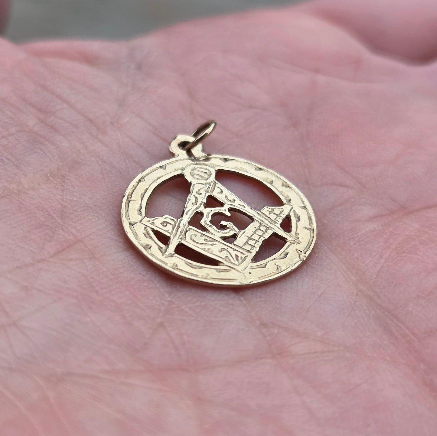 Vintage English Hallmarked Solid 9ct Gold Masonic Masons Pendant Charm