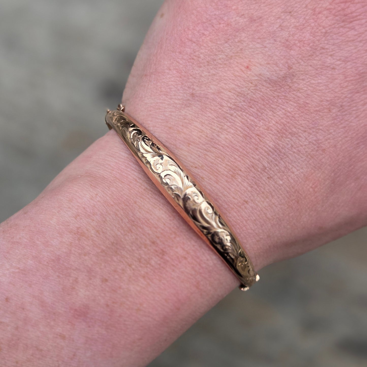 Antique 1910 English Hallmarked Solid 9ct Rose Gold Engraved Bangle Bracelet