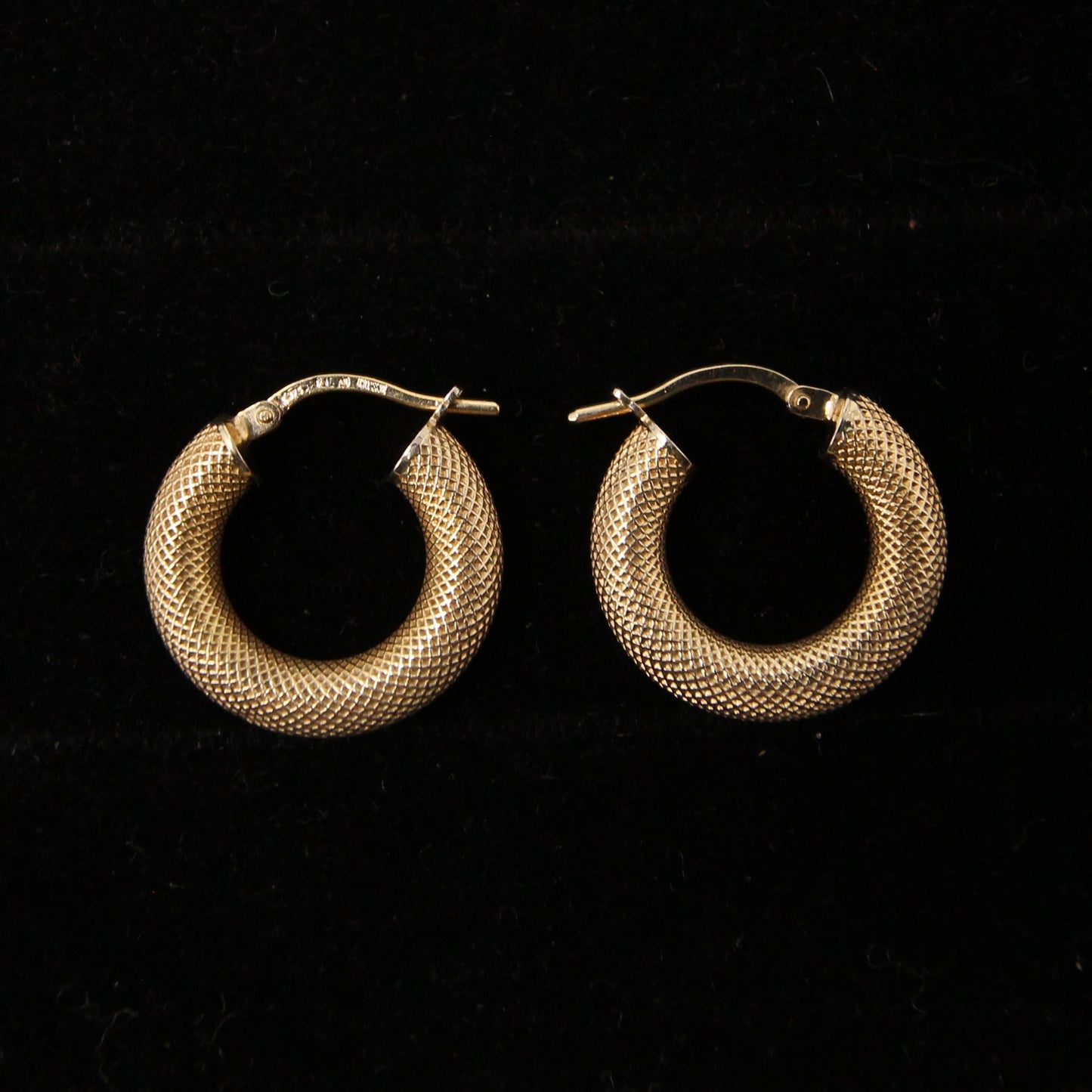 Vintage UnoAerre Hallmarked Solid 9ct 9k Gold Waffle Hoop Earrings Hoops