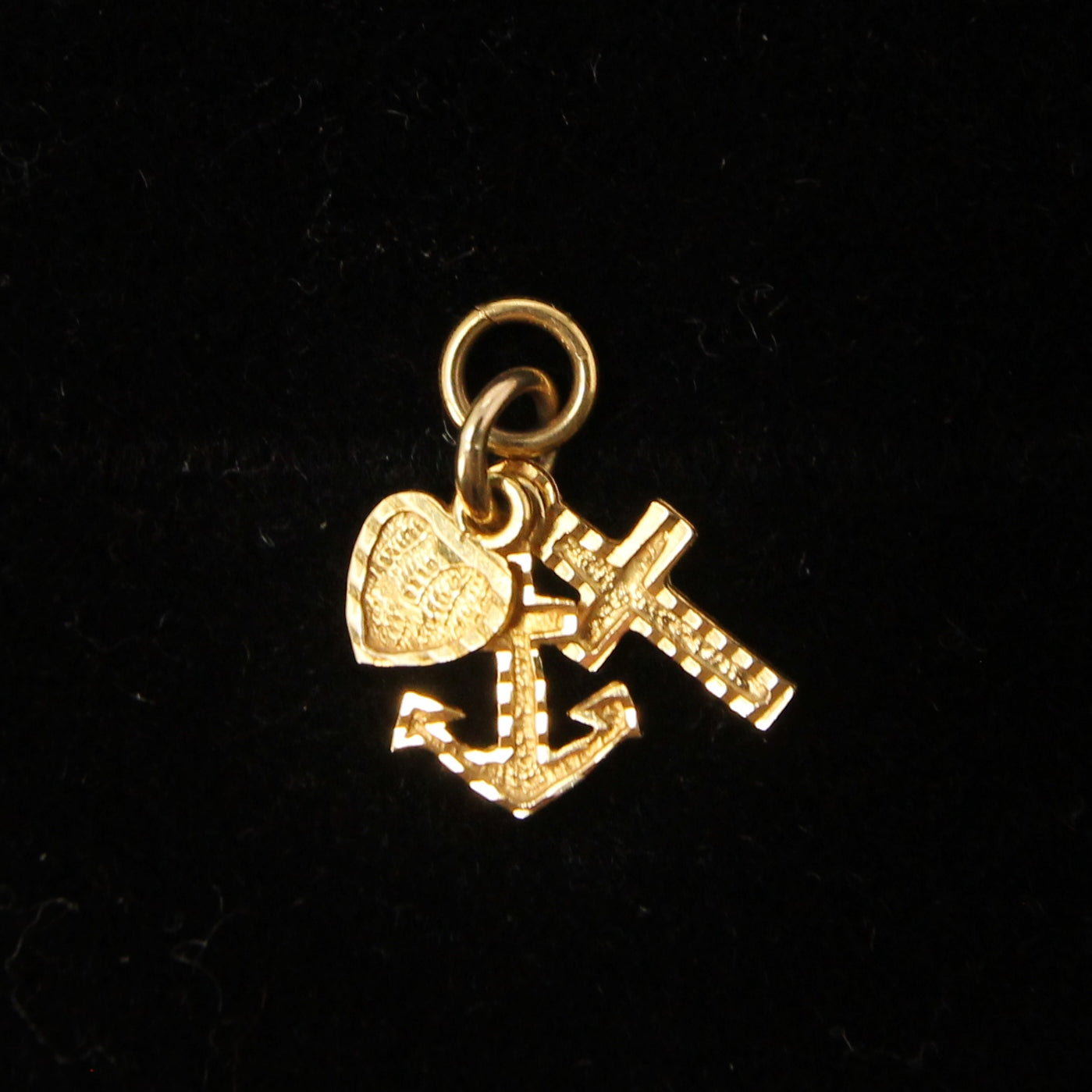 Vintage 1979 English Hallmarked Solid 9ct Gold Faith Hope Charity Pendant