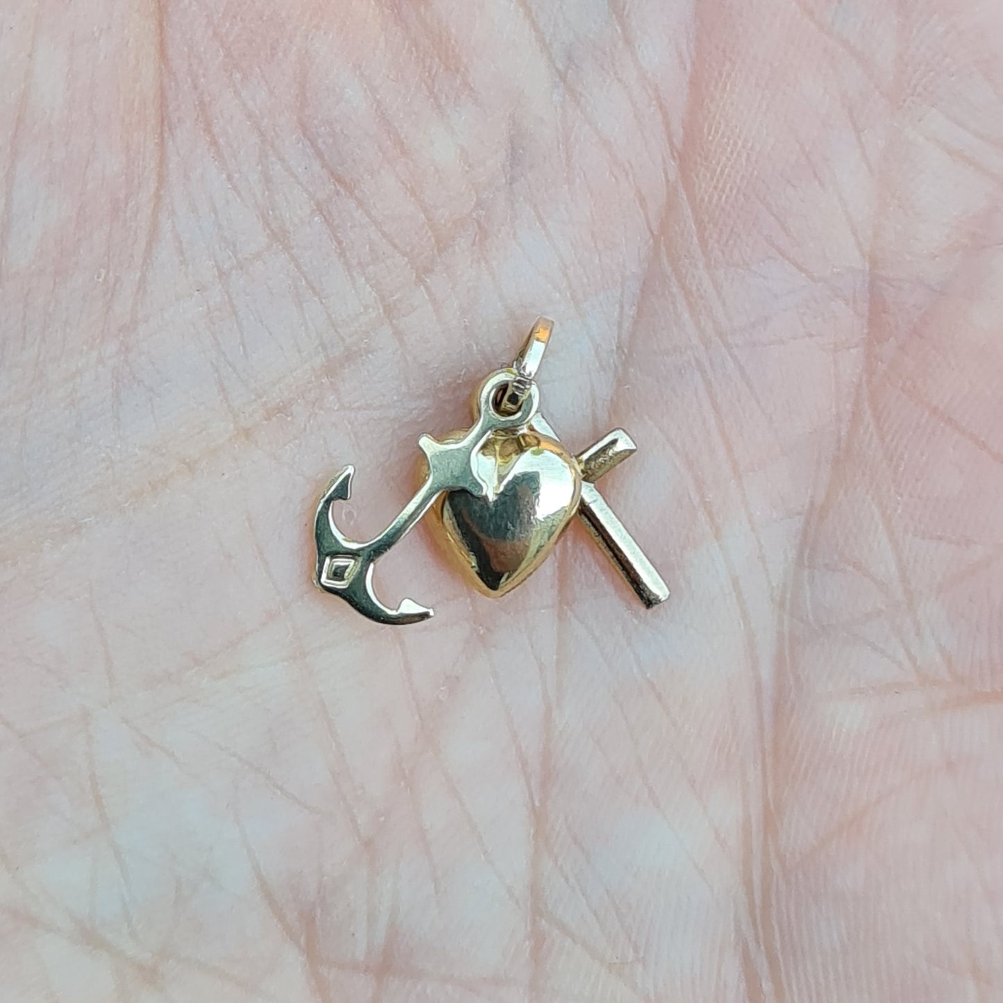 Vintage Solid 9ct Gold Faith Hope Charity Pendant Heart Cross Anchor Charm