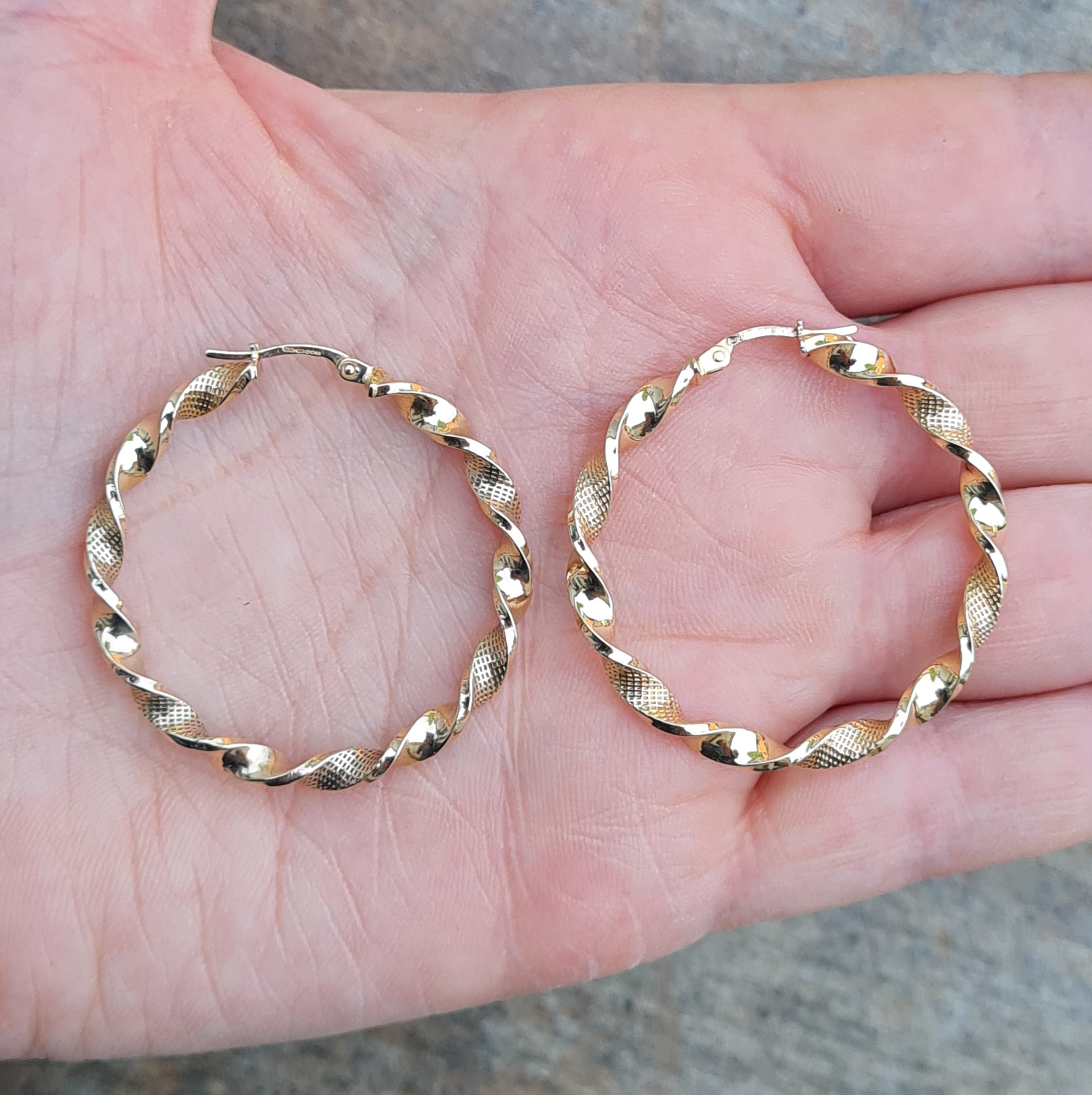 9ct gold large twisted hoop fashion earrings