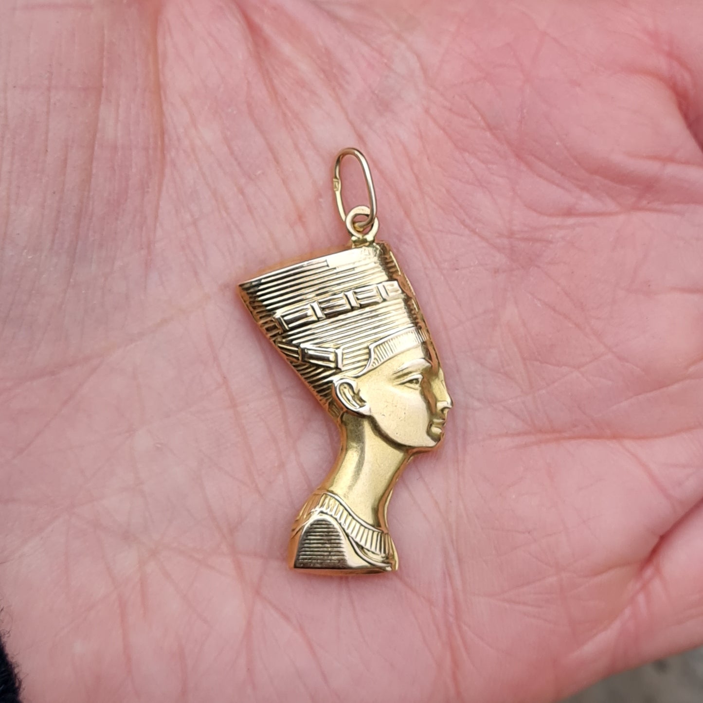 Vintage Egyptian Hallmarked Solid 18ct 18k Gold Large Nefertiti Queen Pendant