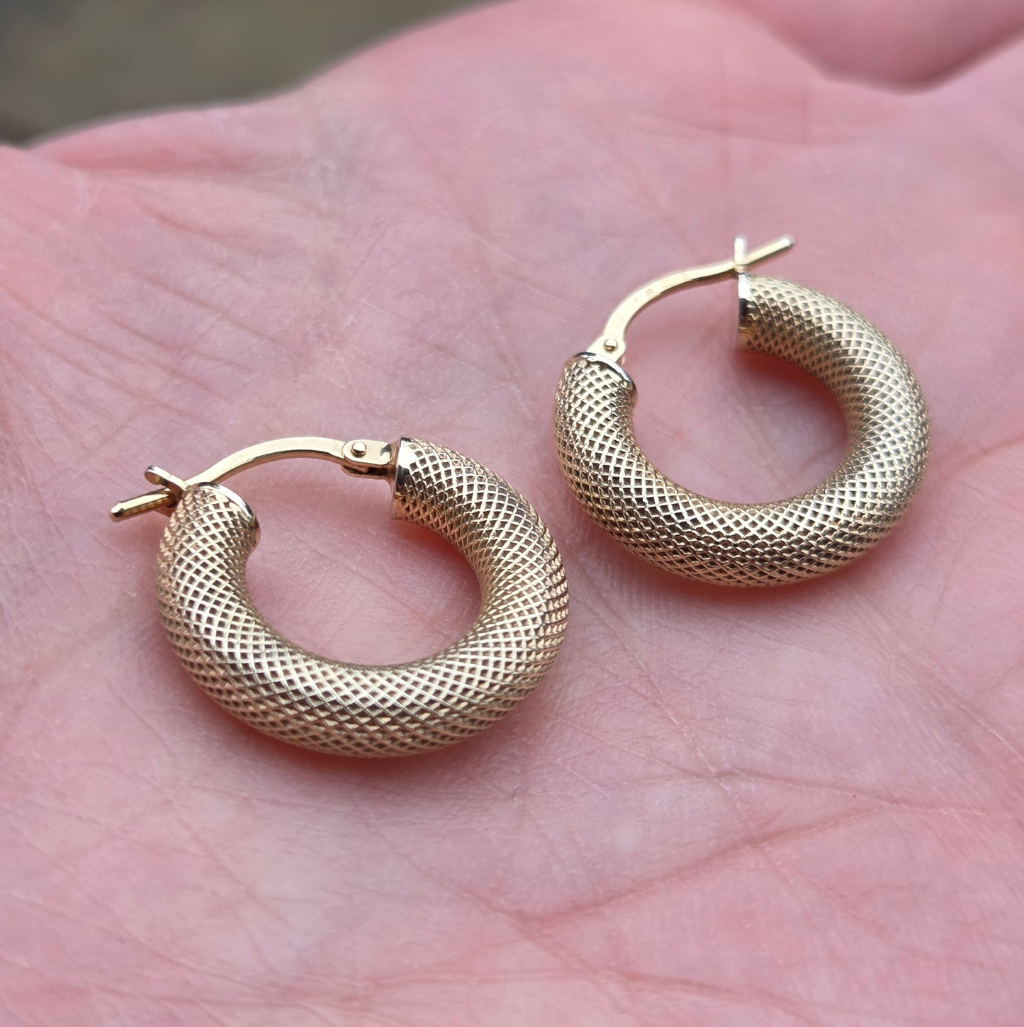 Vintage UnoAerre Hallmarked Solid 9ct 9k Gold Waffle Hoop Earrings Hoops