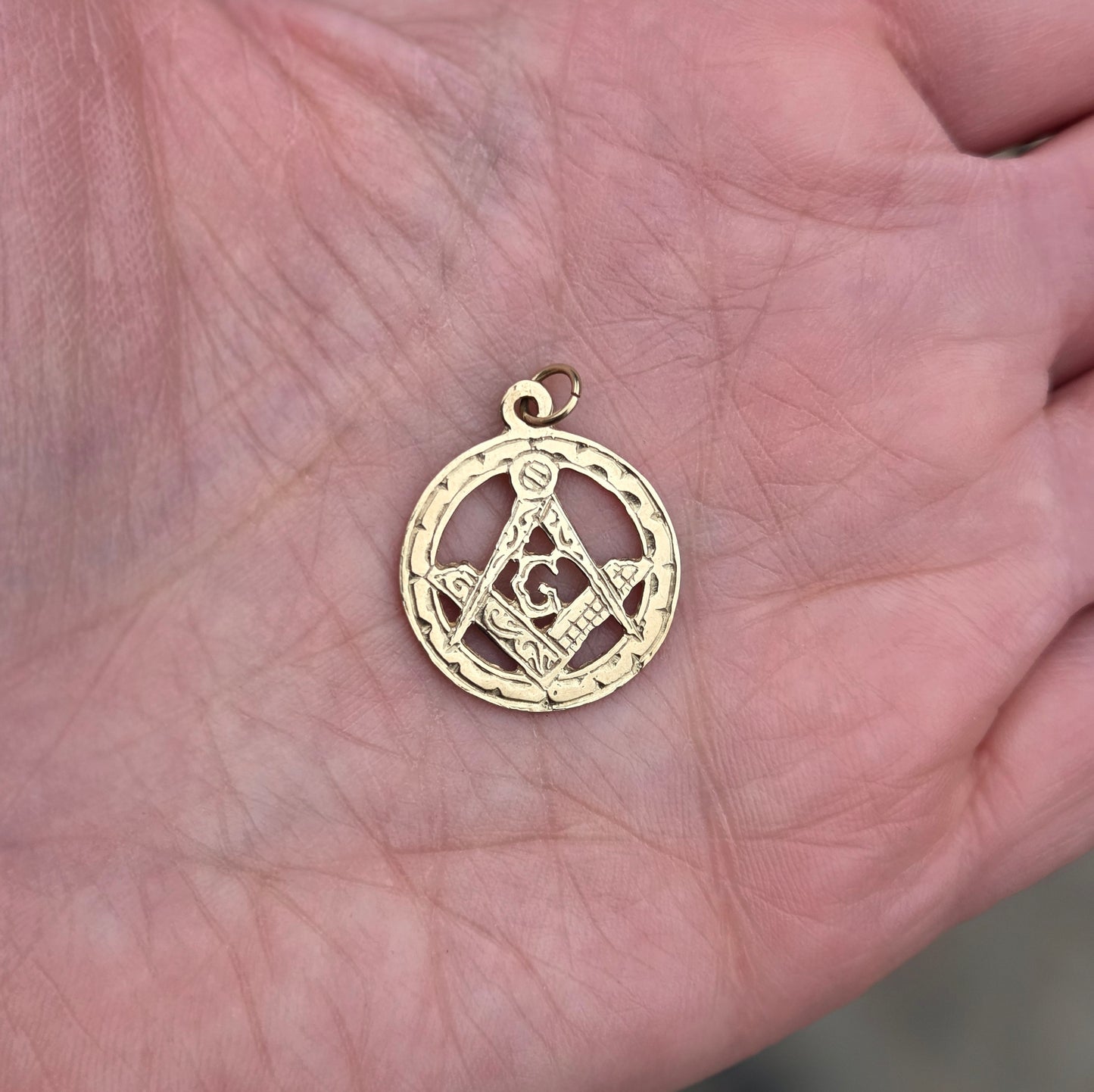 Vintage English Hallmarked Solid 9ct Gold Masonic Masons Pendant Charm