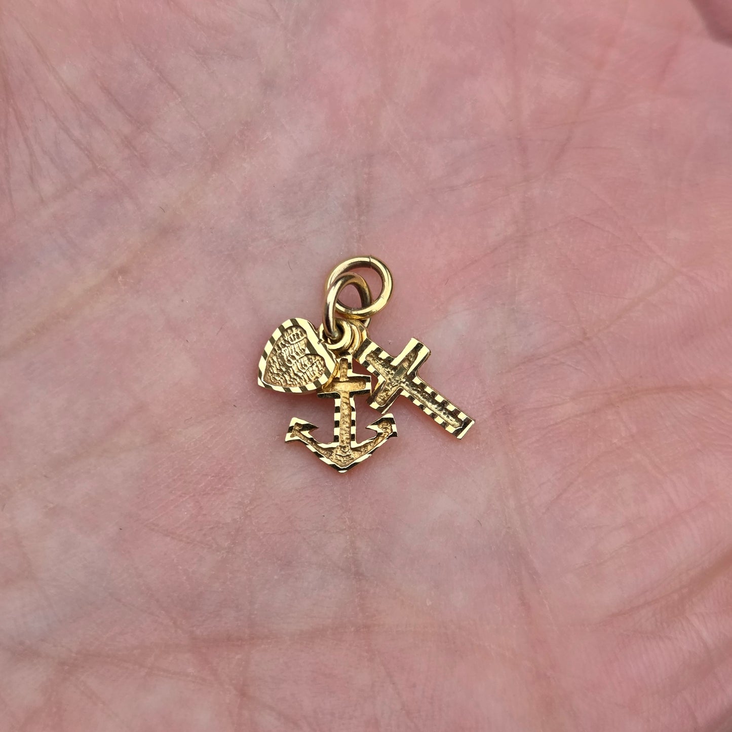 Vintage 1979 English Hallmarked Solid 9ct Gold Faith Hope Charity Pendant