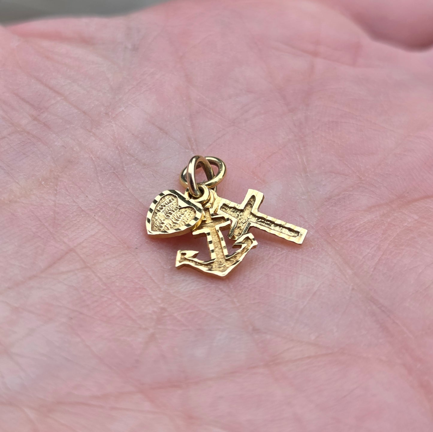 Vintage 1979 English Hallmarked Solid 9ct Gold Faith Hope Charity Pendant