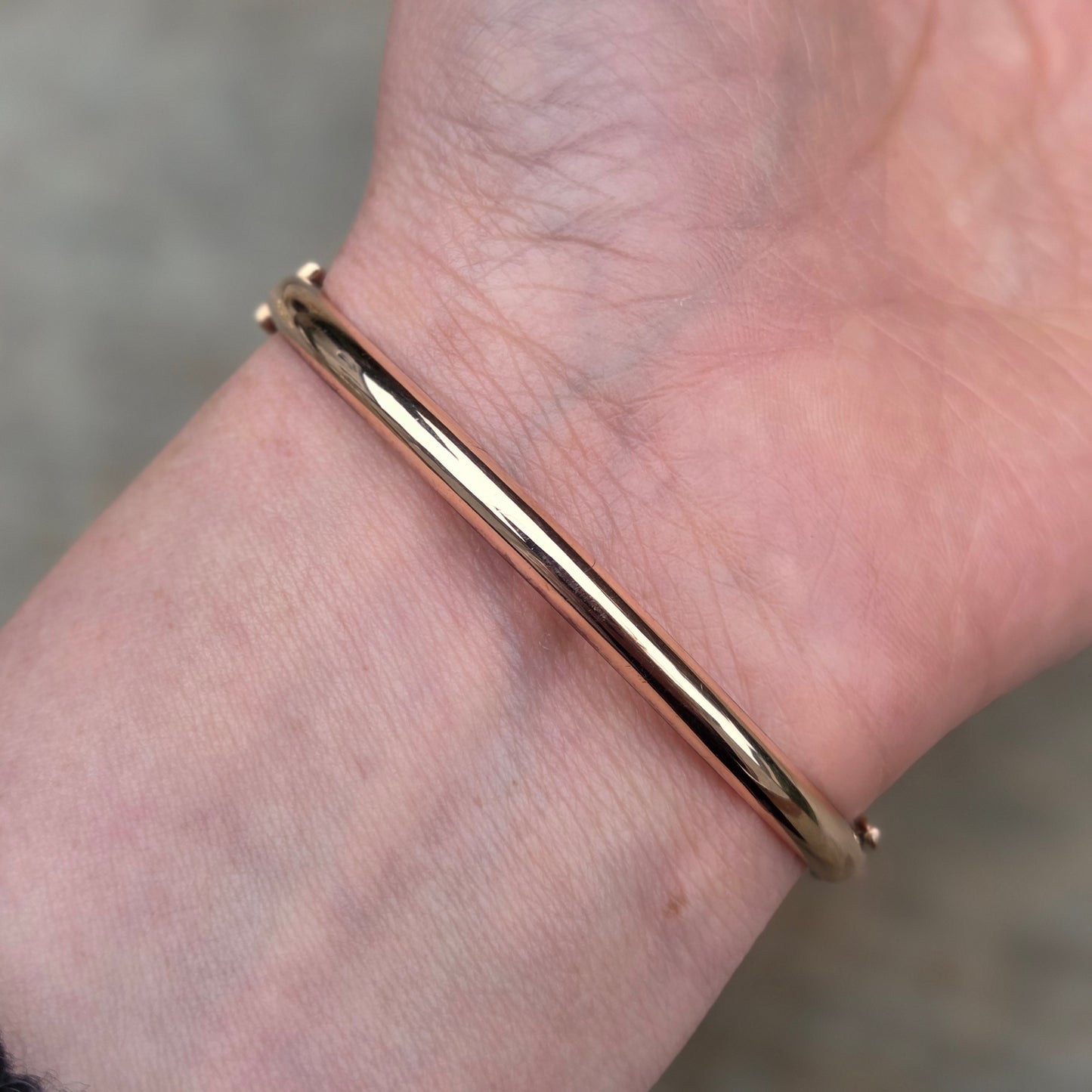 Antique 1910 English Hallmarked Solid 9ct Rose Gold Engraved Bangle Bracelet