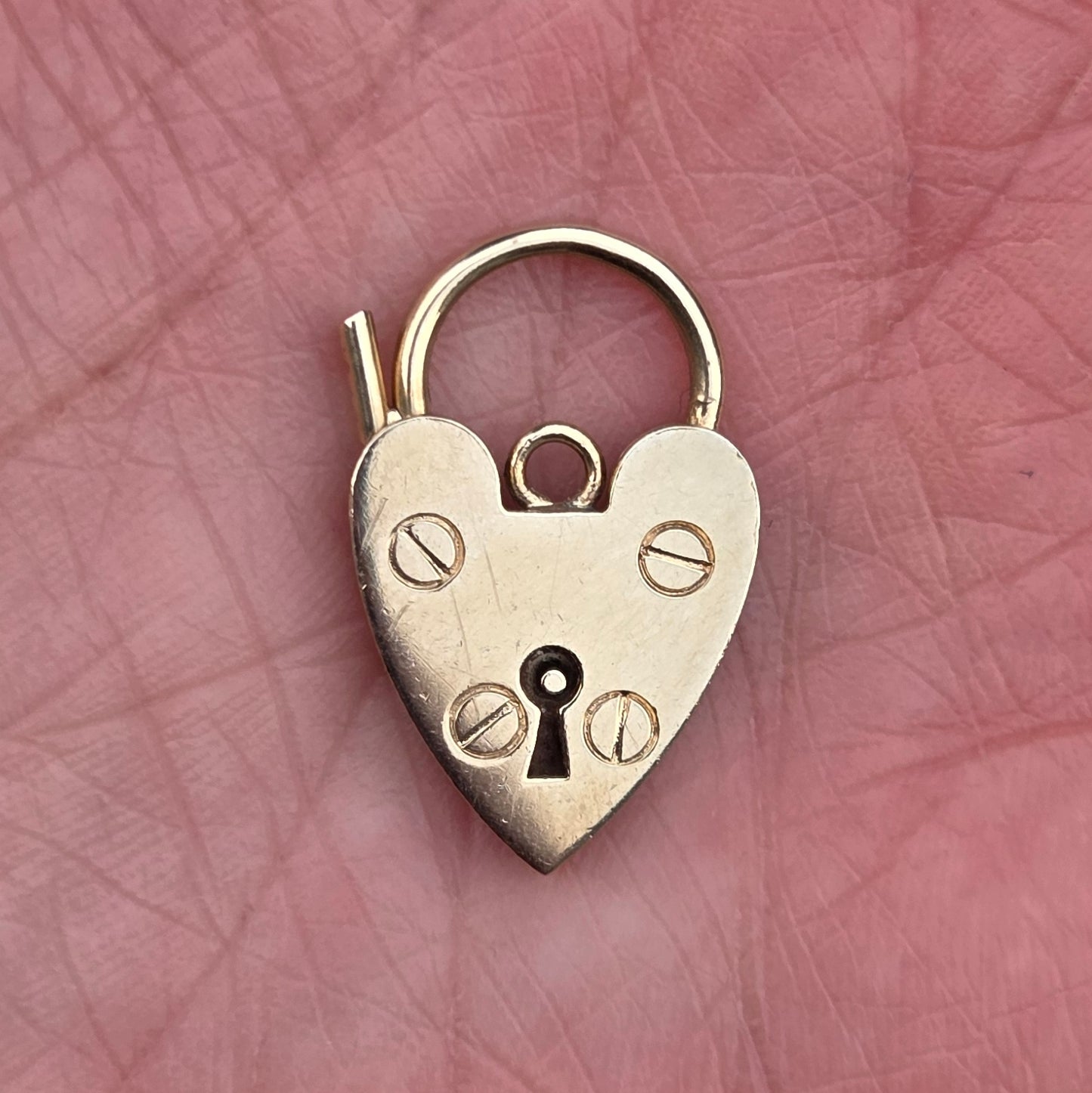 Vintage 1985 English Hallmarked Solid 9ct Gold Large Heart Padlock Pendant 3g