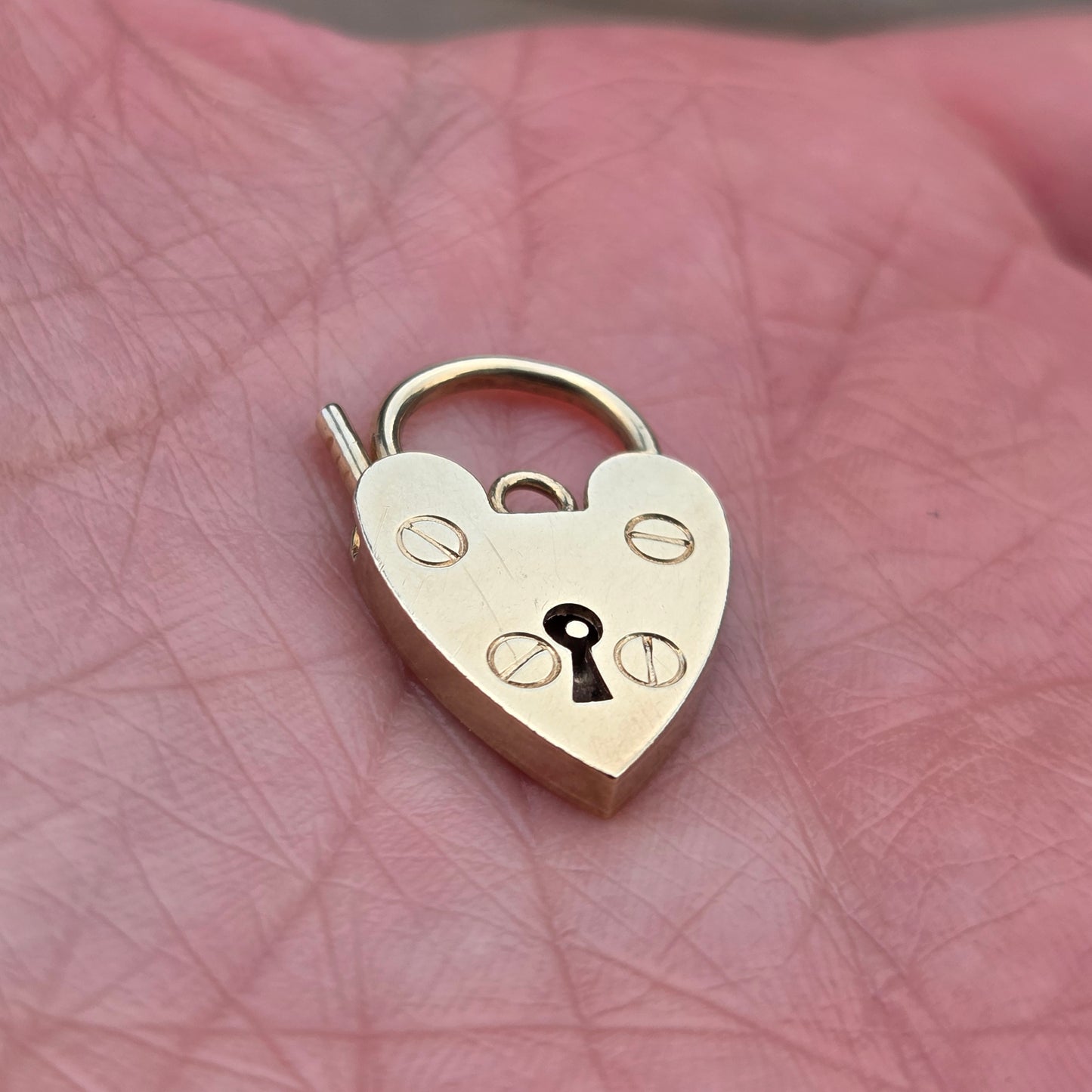 Vintage 1985 English Hallmarked Solid 9ct Gold Large Heart Padlock Pendant 3g