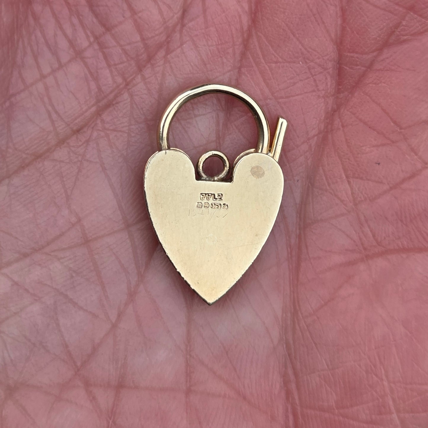 Vintage 1985 English Hallmarked Solid 9ct Gold Large Heart Padlock Pendant 3g