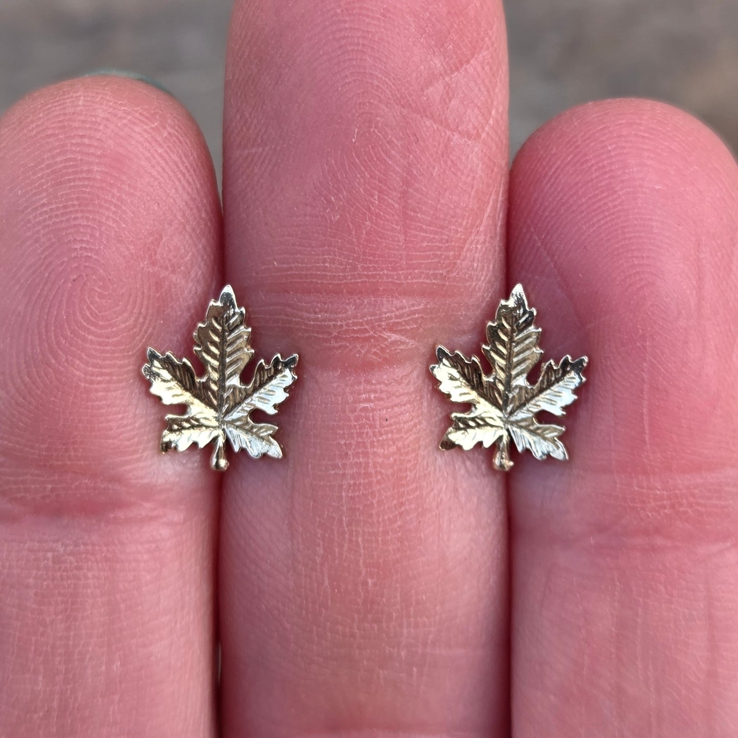 Vintage 1978 Hallmarked Solid 9ct 9k Gold Maple Leaf Stud Earrings