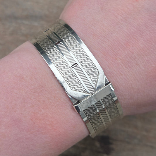 Vintage 1946 Hallmarked Solid Sterling Silver Small Buckle Bangle Cuff Bracelet 36g