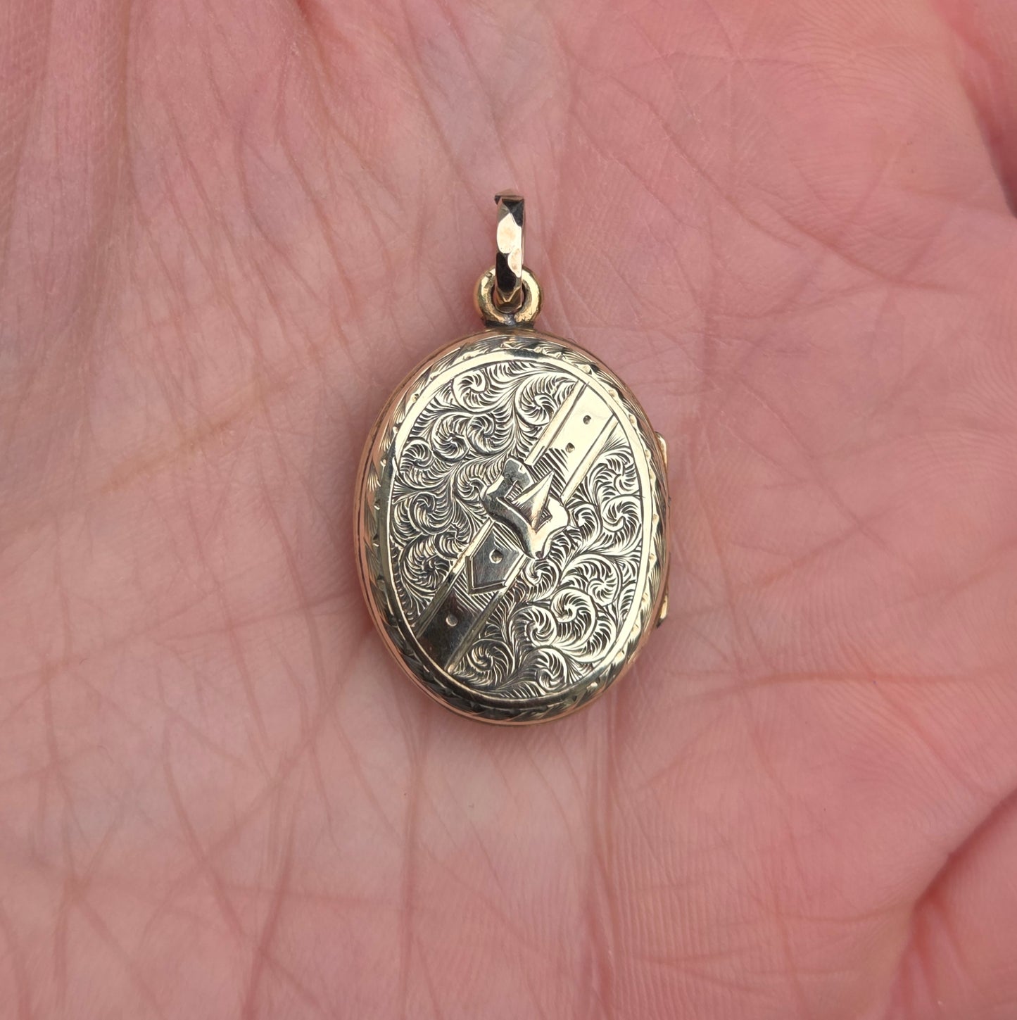 Antique Victorian Solid 9ct Gold Black White Enamel Mourning Locket Pendant