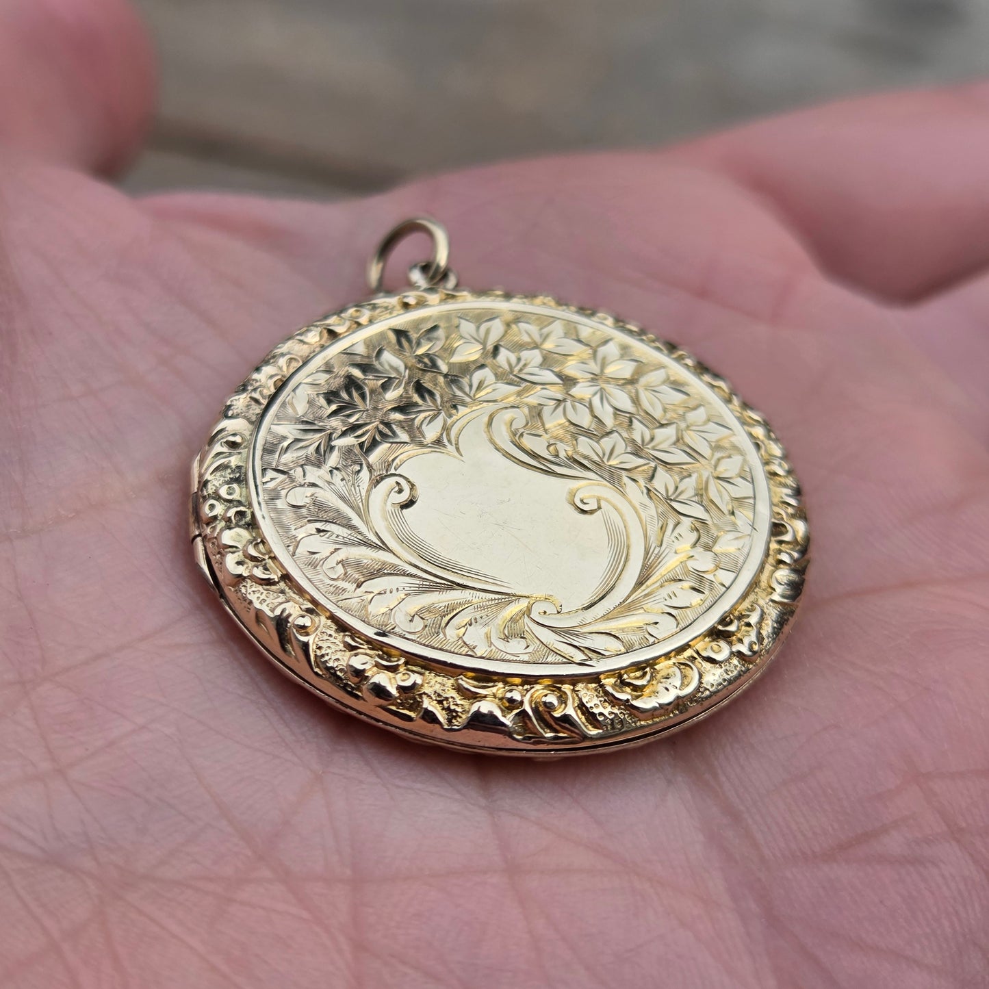 Antique 1914 English Hallmarked Solid 9ct 9k Gold Large Engraved Locket Pendant
