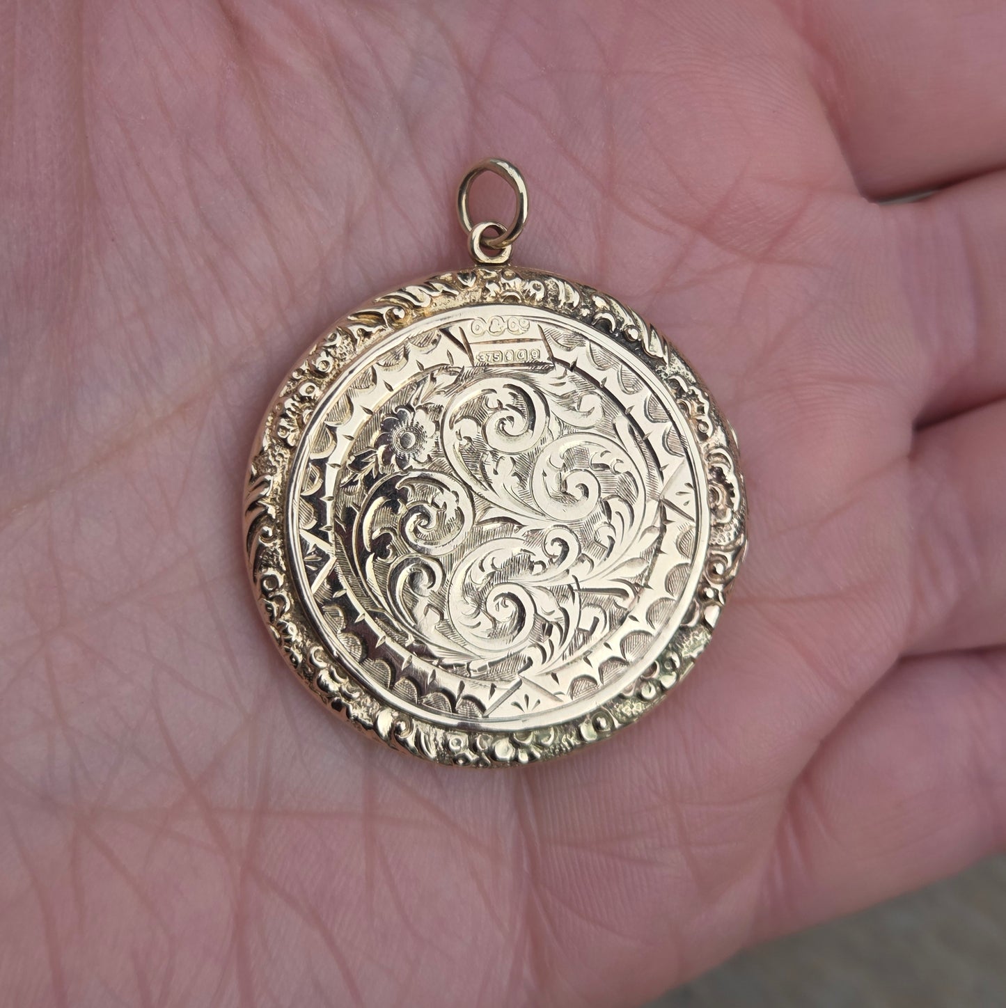 Antique 1914 English Hallmarked Solid 9ct 9k Gold Large Engraved Locket Pendant