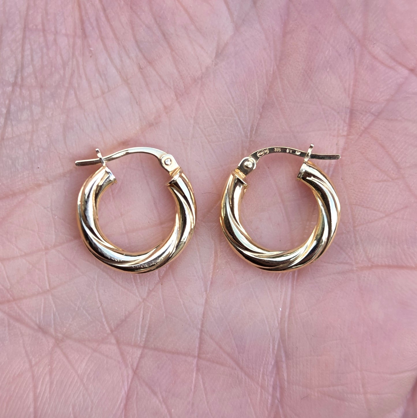 Vintage UnoAErre Hallmarked Solid 9ct 9k Gold Twisted Hoop Huggie Earrings Hoops