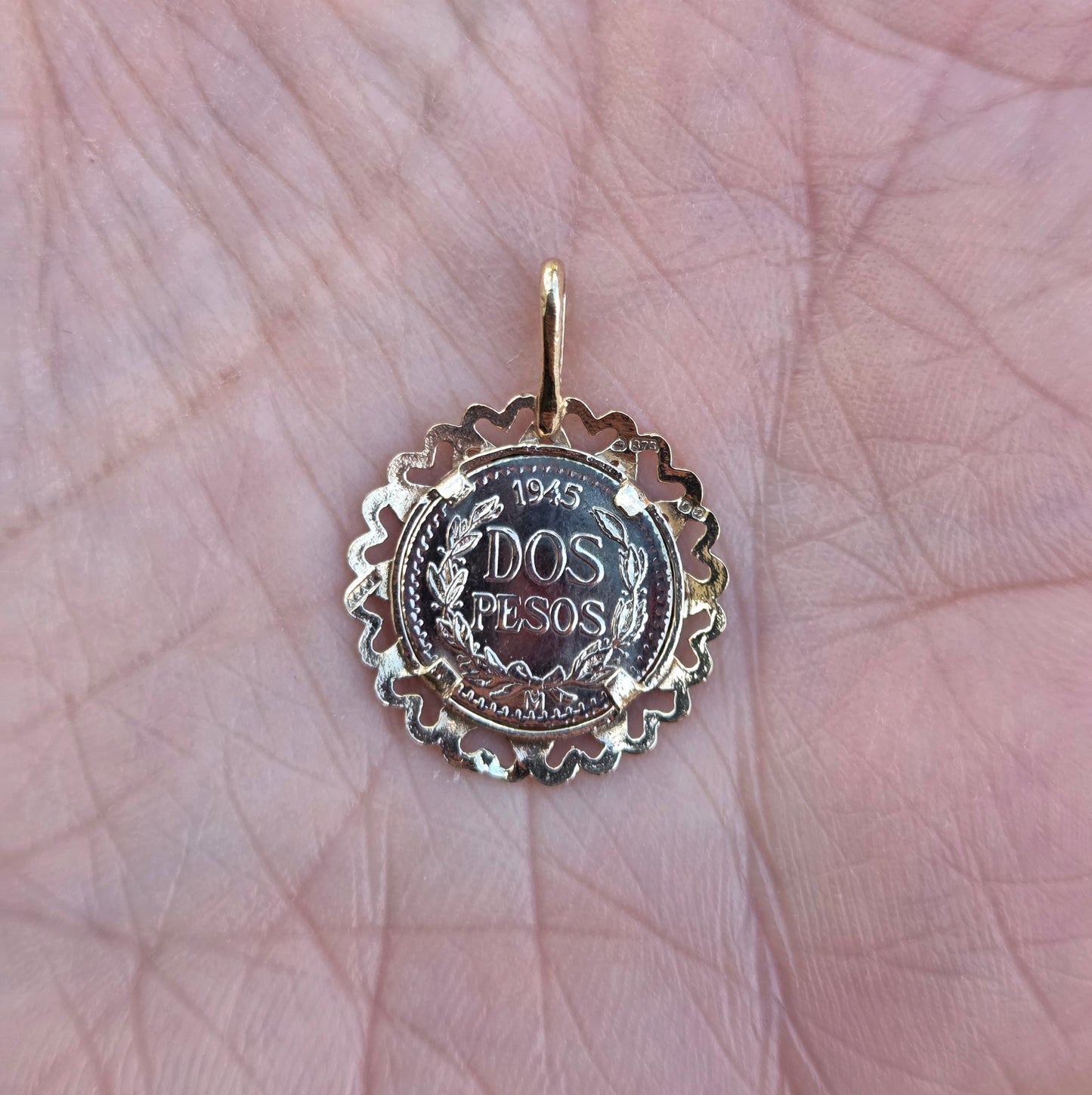 Vintage 1978 English Hallmarked Solid 9ct Gold 1945 Dos Pesos Coin Medallion Pendant