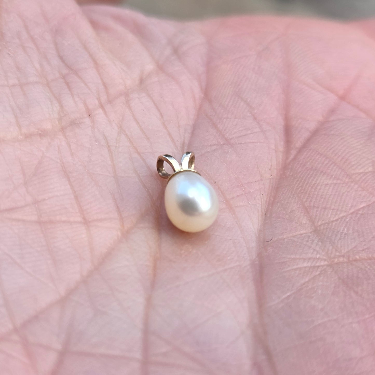 Vintage Solid 9ct Gold Pear Shape Pear Shape Natural Cultured Pearl Pendant