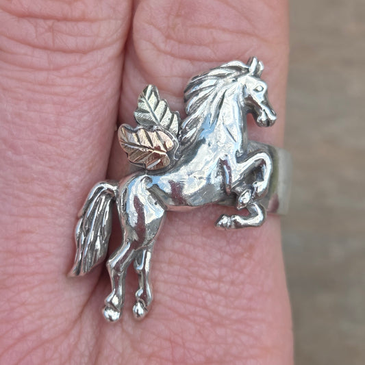 Vintage Hallmarked Coleman Co Solid Silver 10k Gold Black Hills Horse Ring Size T