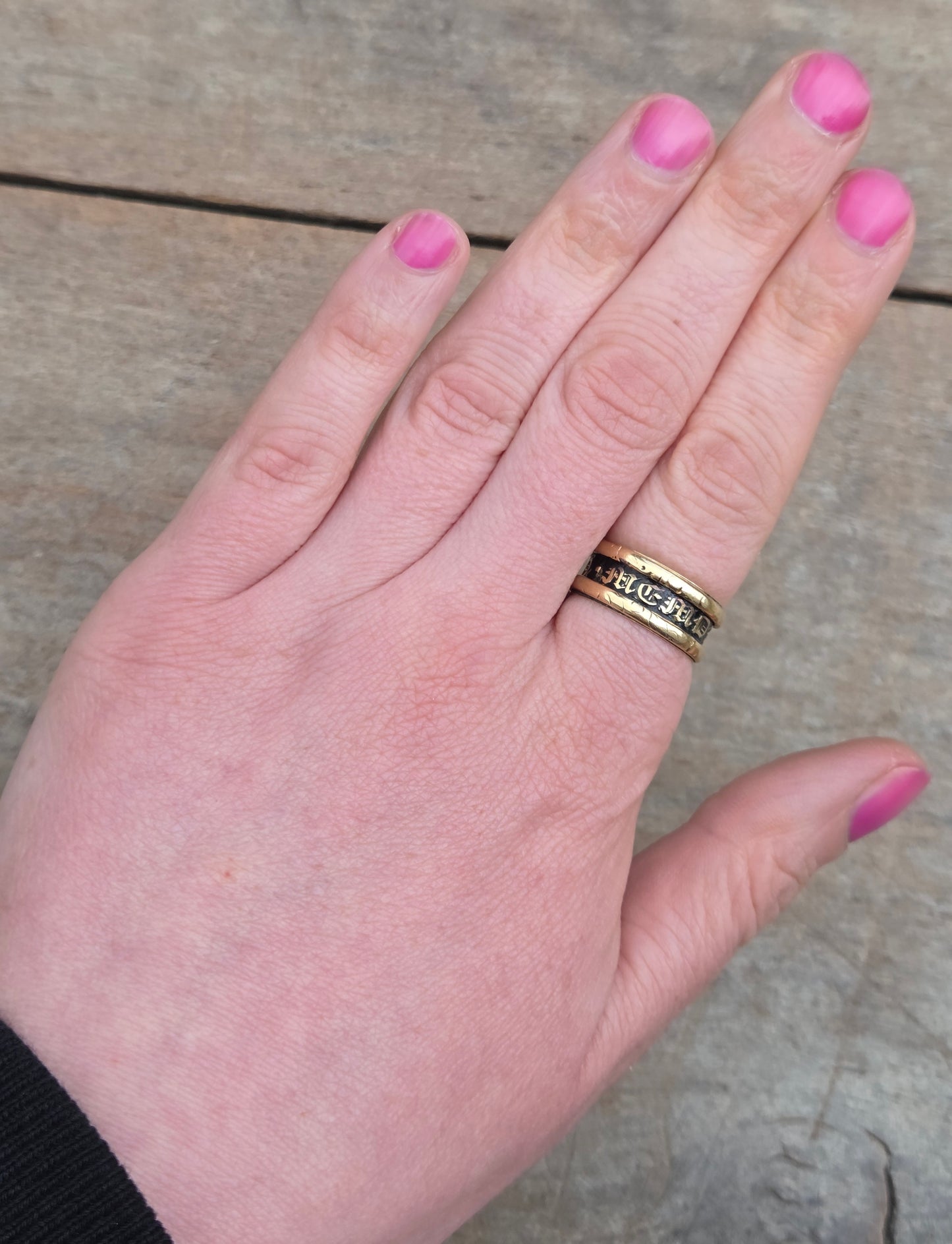 Antique Georgian 1827 Hallmarked Solid 18ct 18k Gold Black Enamel Mourning Ring Size P 6g