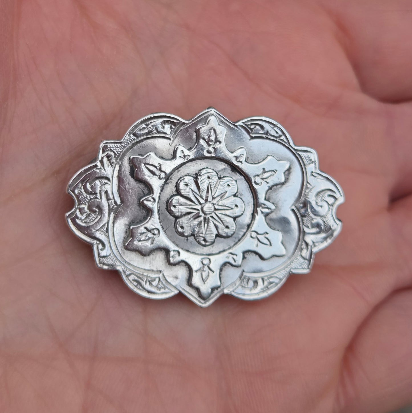 Antique Victorian 1886 Hallmarked Solid Sterling Silver Oval Floral Star Engraved Brooch Pin