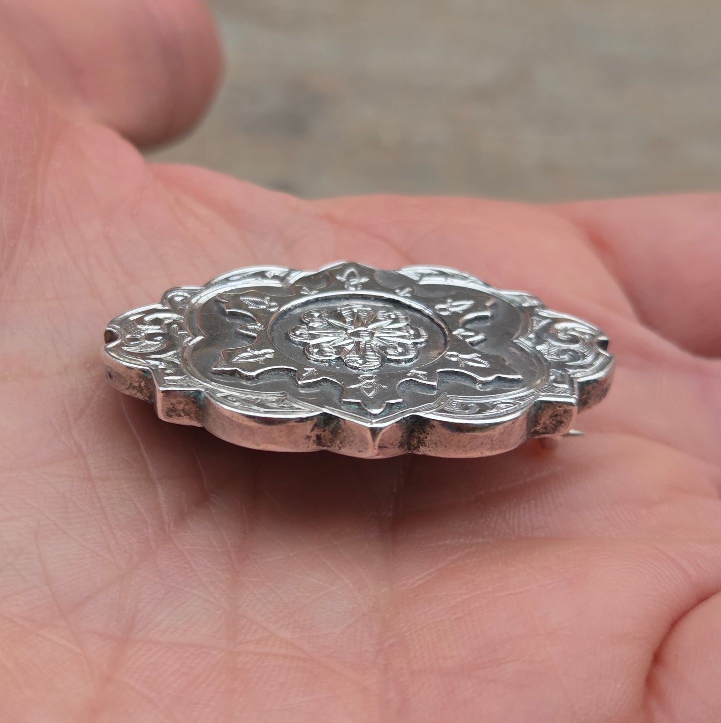 Antique Victorian 1886 Hallmarked Solid Sterling Silver Oval Floral Star Engraved Brooch Pin