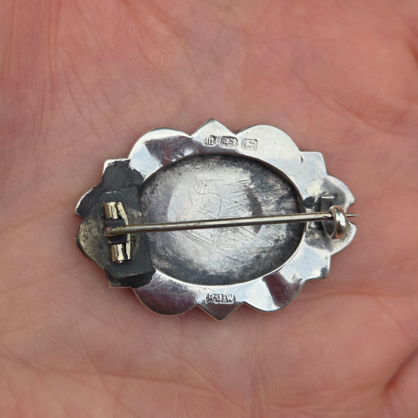 Antique Victorian 1886 Hallmarked Solid Sterling Silver Oval Floral Star Engraved Brooch Pin
