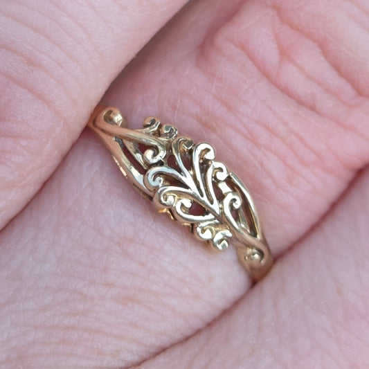 Vintage 1986 English Hallmarked Solid 9ct 9k Gold Swirl Foliage Ring Size N