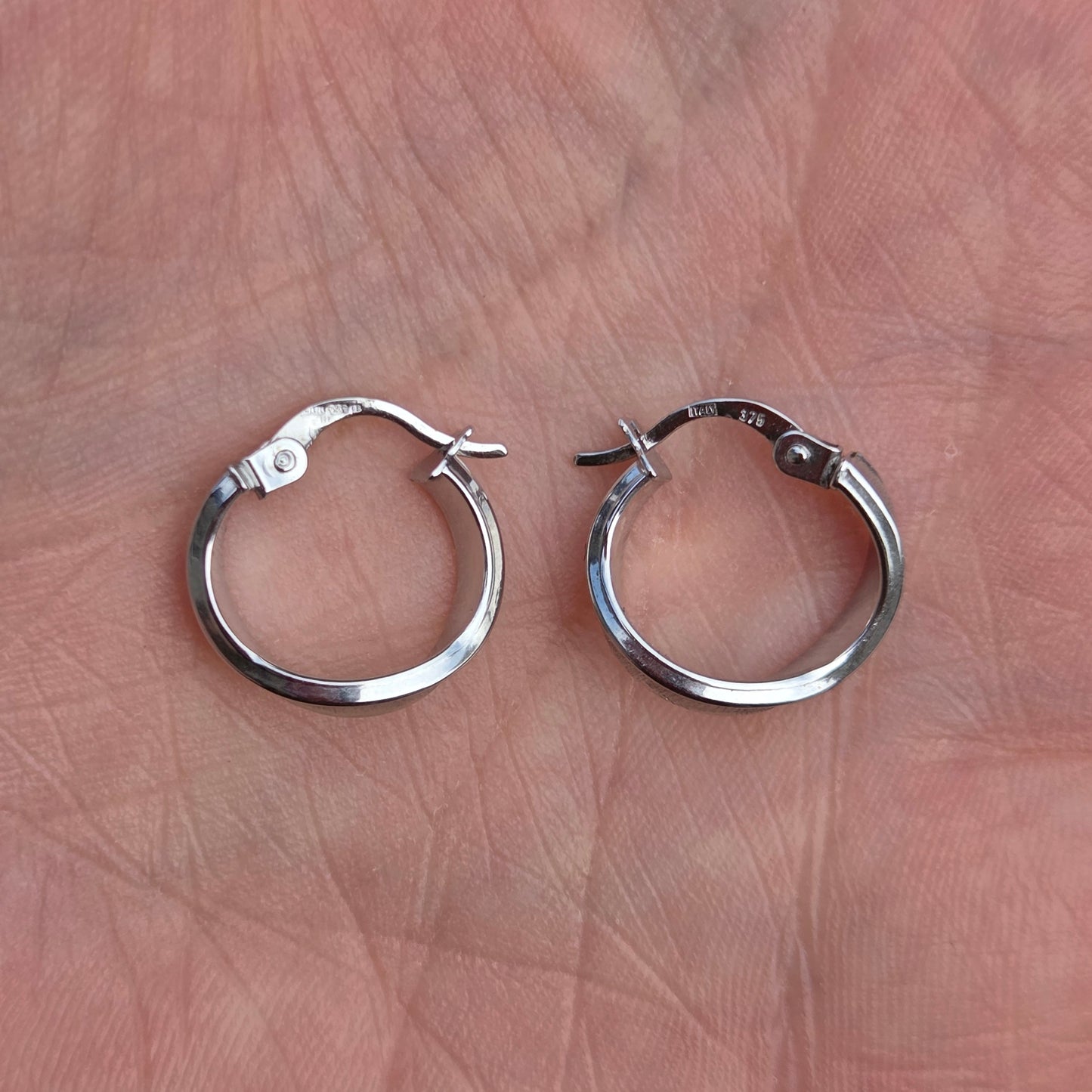 Vintage Italy Hallmarked Solid 9ct 9k White Gold Wavy Hoop Earrings Huggie Hoops
