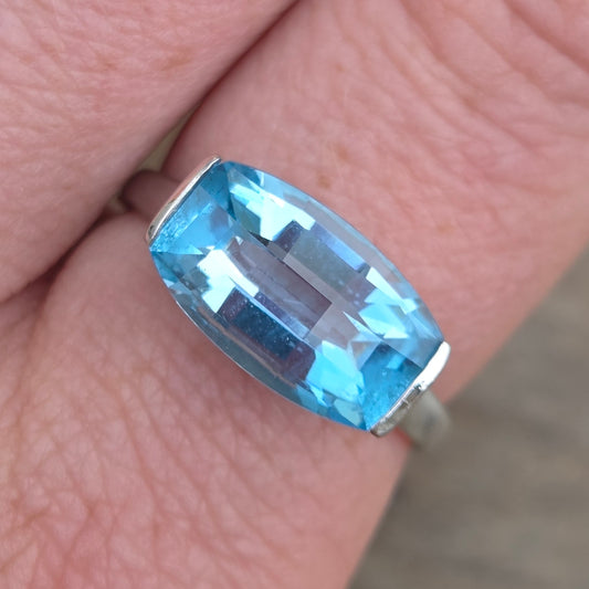 Vintage Hallmarked Solid 9ct 9k White Gold 5Ct East West Topaz Cocktail Ring Size Q