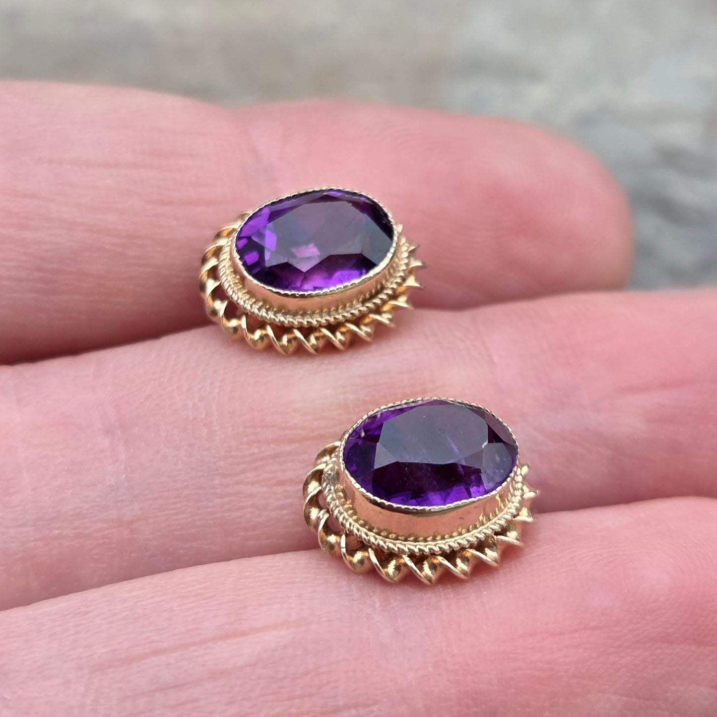 Vintage 1975 Hallmarked Solid 9ct 9k Gold Amethyst Solitaire Stud Earrings
