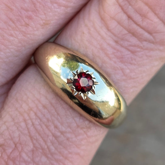 Vintage Hallmarked Solid 9ct 9k Gold Garnet Solitaire Gypsy Star Dome Donut Ring Size S