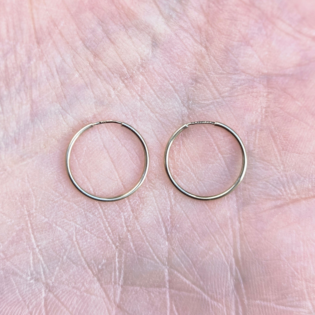 Vintage 1977 Hallmarked Solid 9ct 9k Gold Small Plain Sleeper Hoop Earrings 13mm