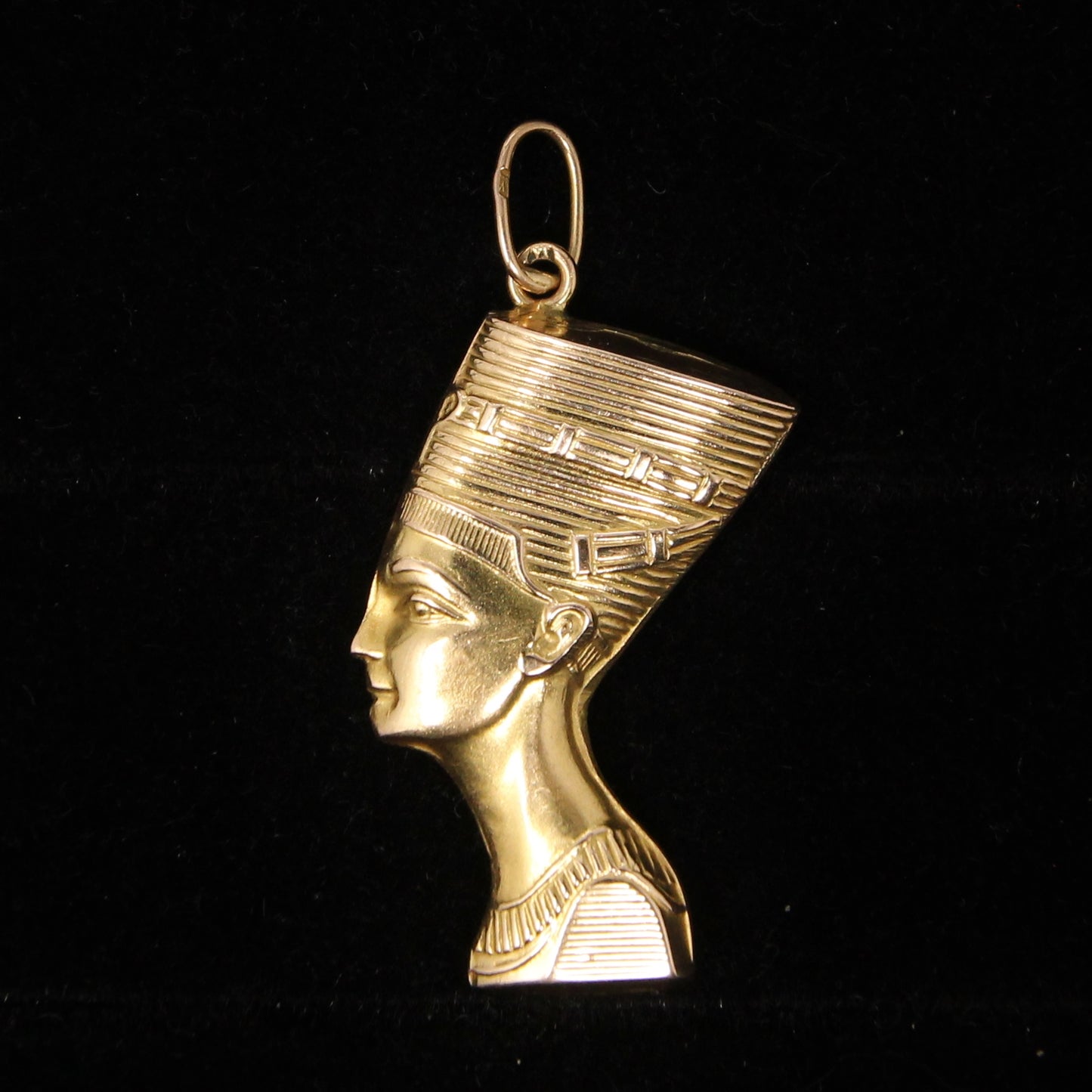 Vintage Egyptian Hallmarked Solid 18ct 18k Gold Large Nefertiti Queen Pendant