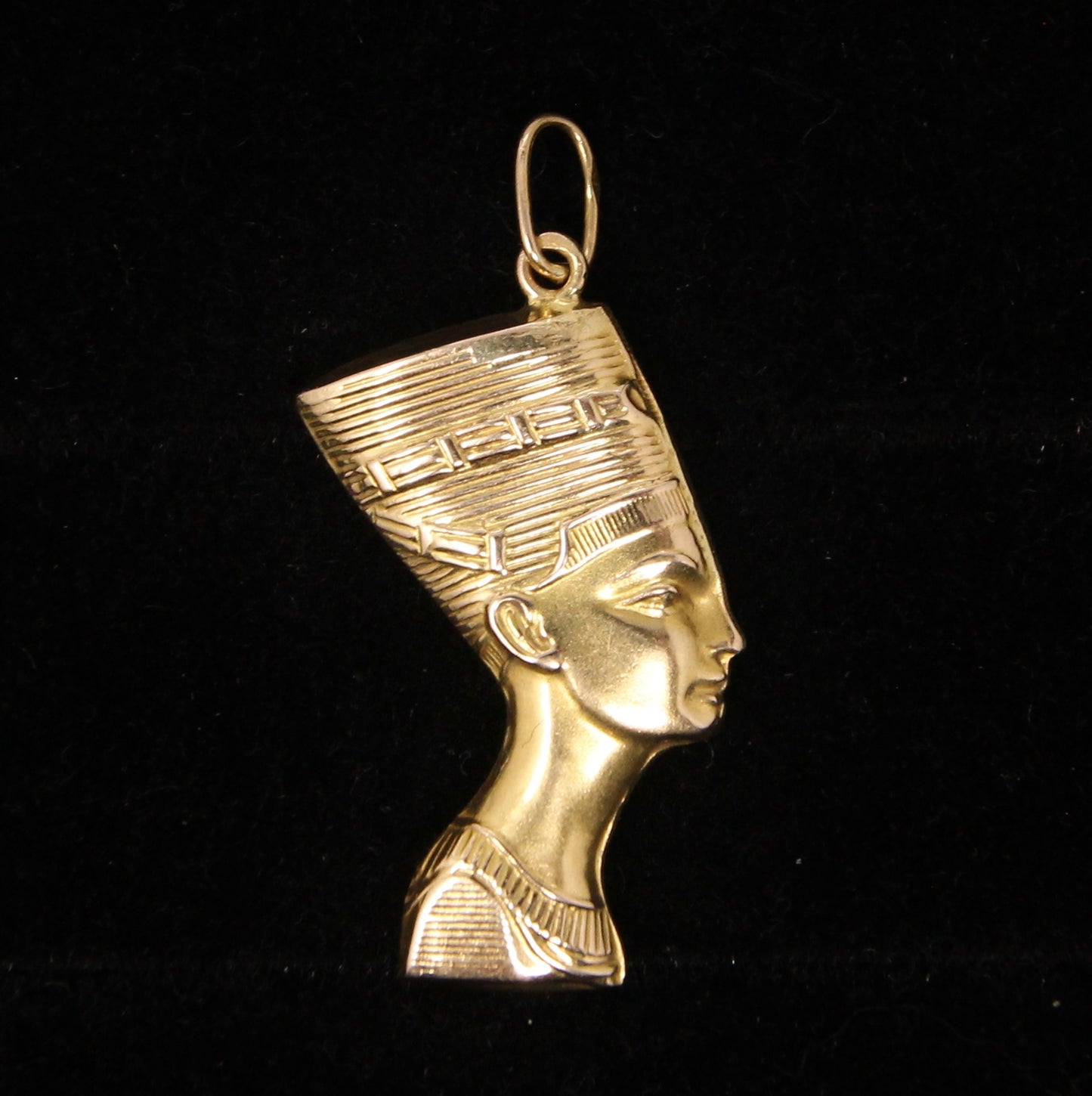 Vintage Egyptian Hallmarked Solid 18ct 18k Gold Large Nefertiti Queen Pendant