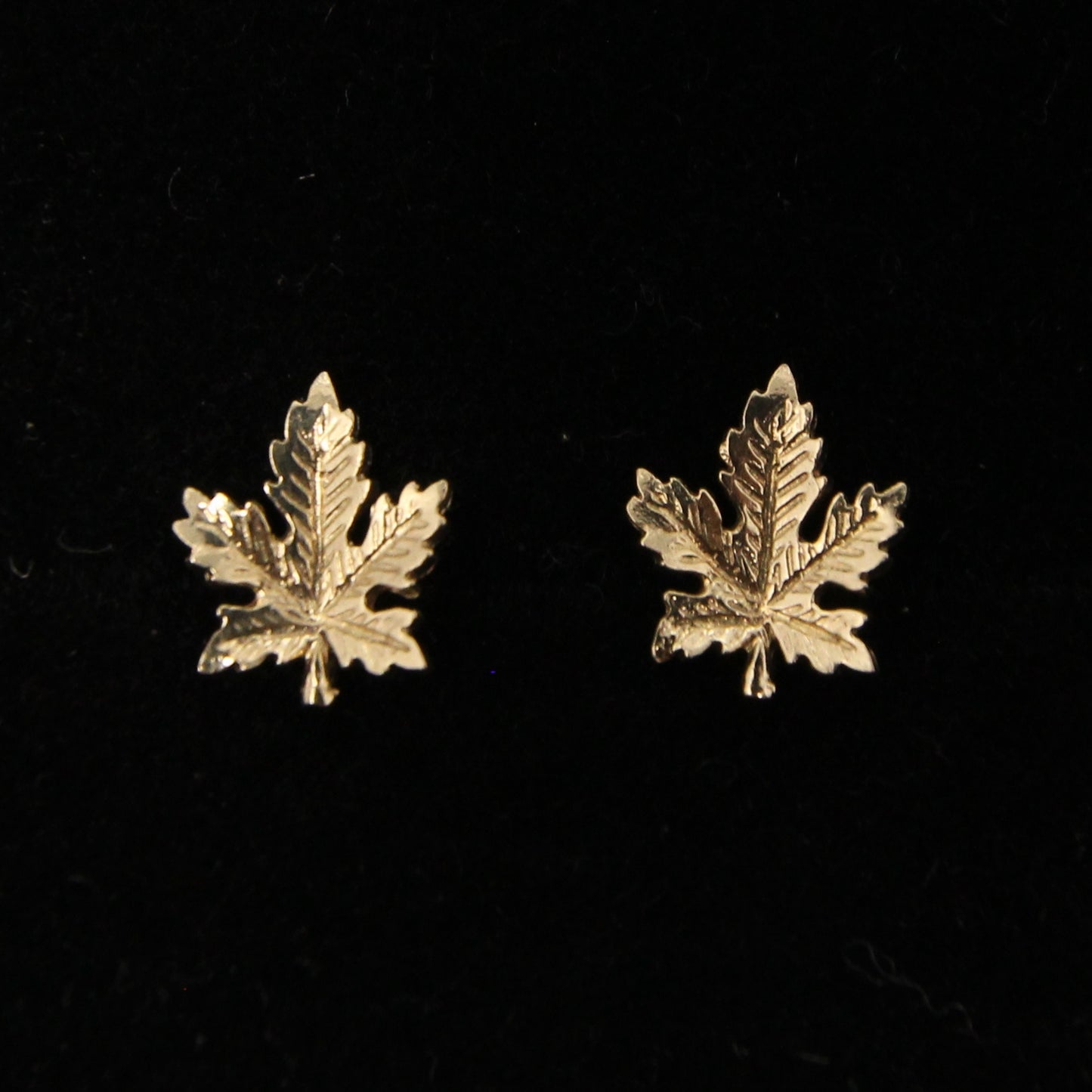 Vintage 1978 Hallmarked Solid 9ct 9k Gold Maple Leaf Stud Earrings