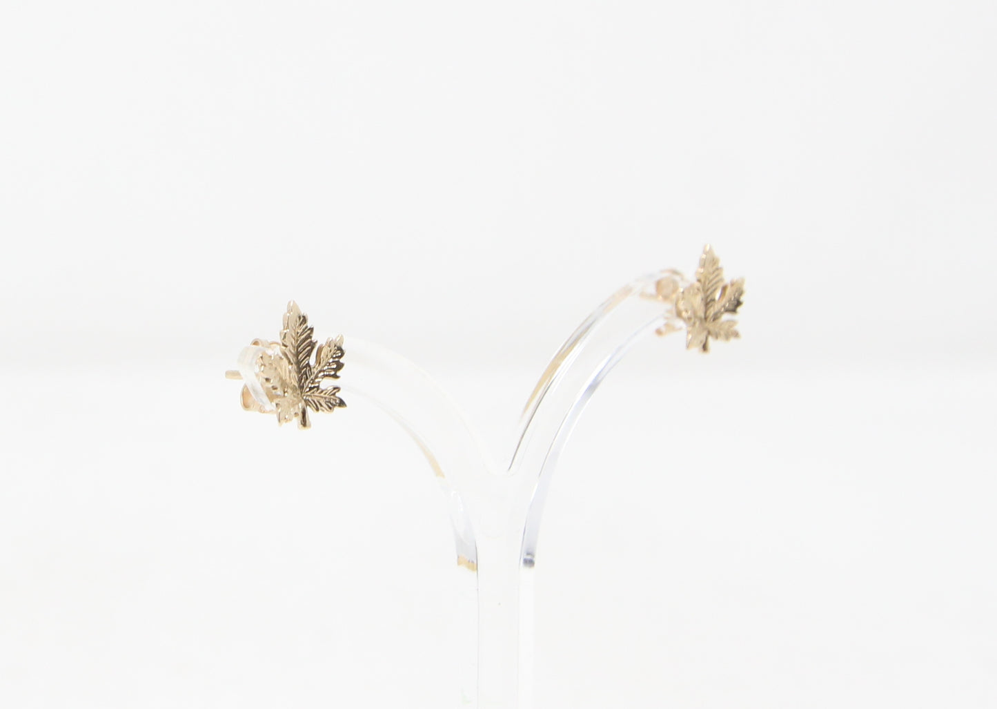 Vintage 1978 Hallmarked Solid 9ct 9k Gold Maple Leaf Stud Earrings