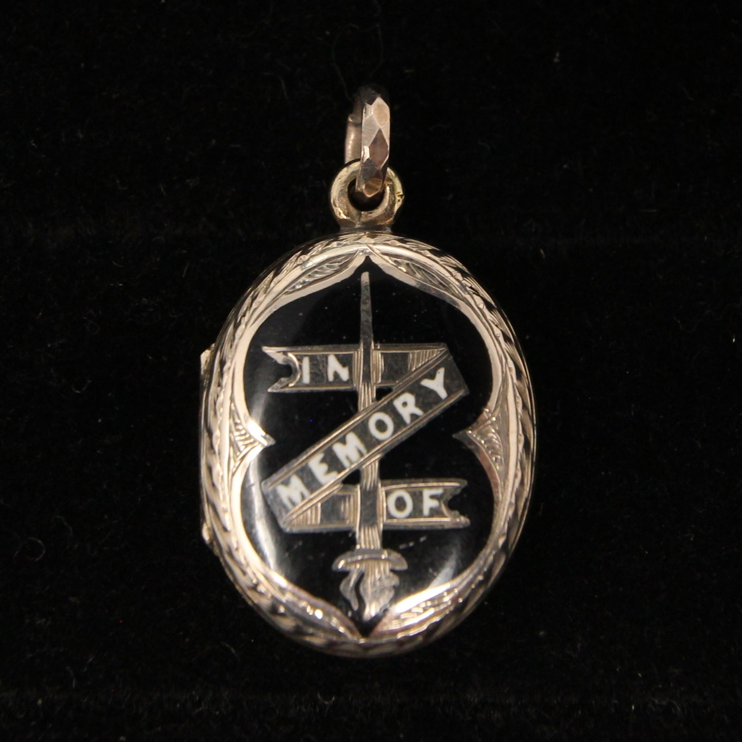 Antique Victorian Solid 9ct Gold Black White Enamel Mourning Locket Pendant