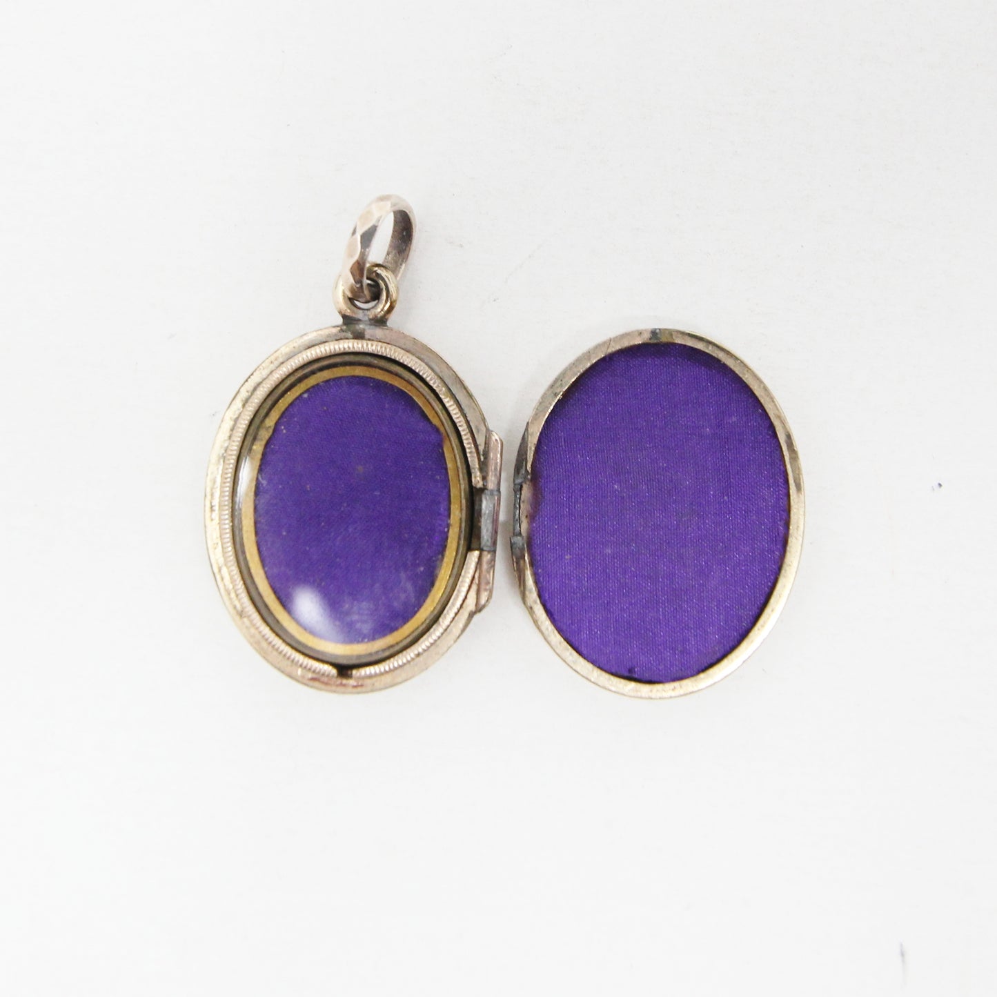 Antique Victorian Solid 9ct Gold Black White Enamel Mourning Locket Pendant