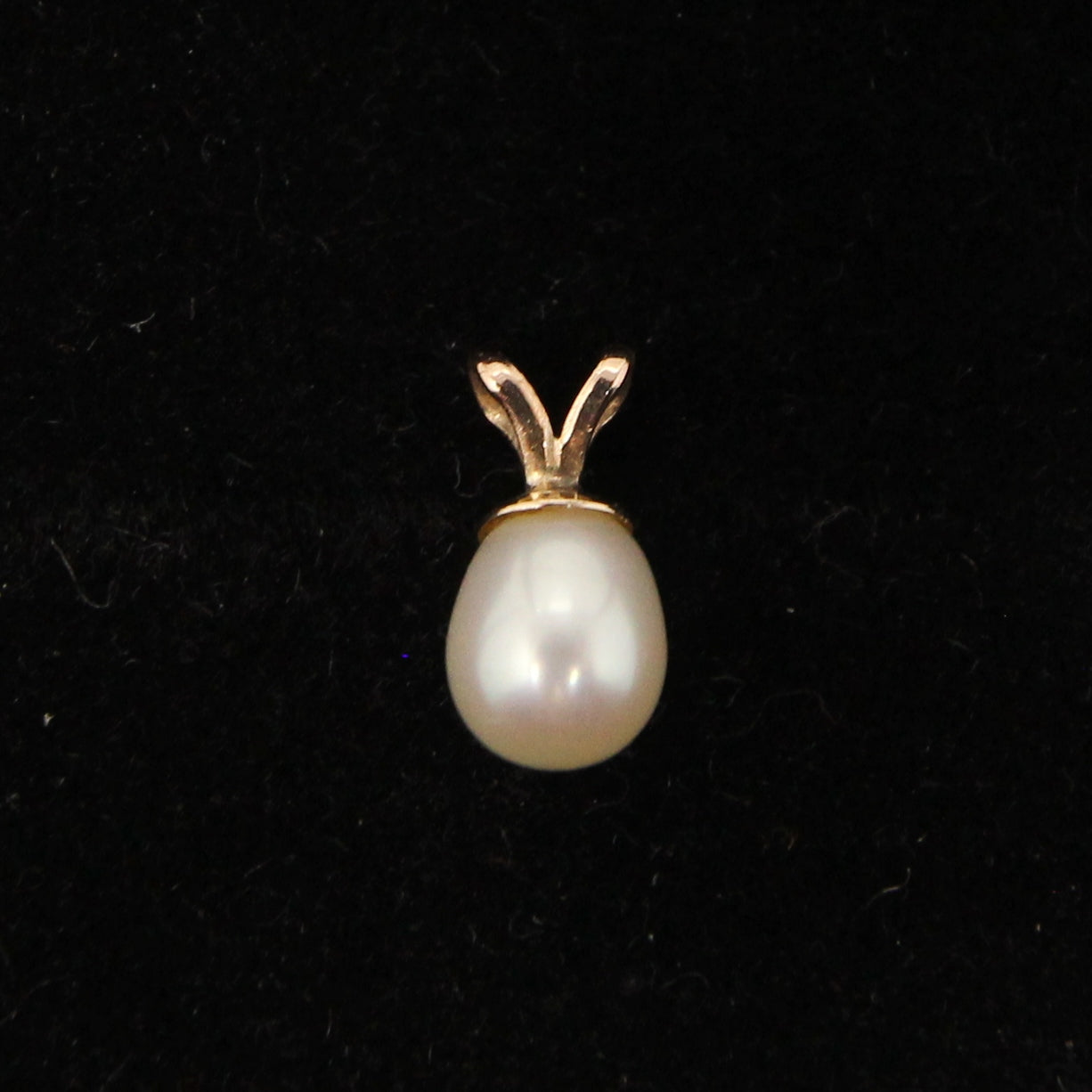Vintage Solid 9ct Gold Pear Shape Pear Shape Natural Cultured Pearl Pendant