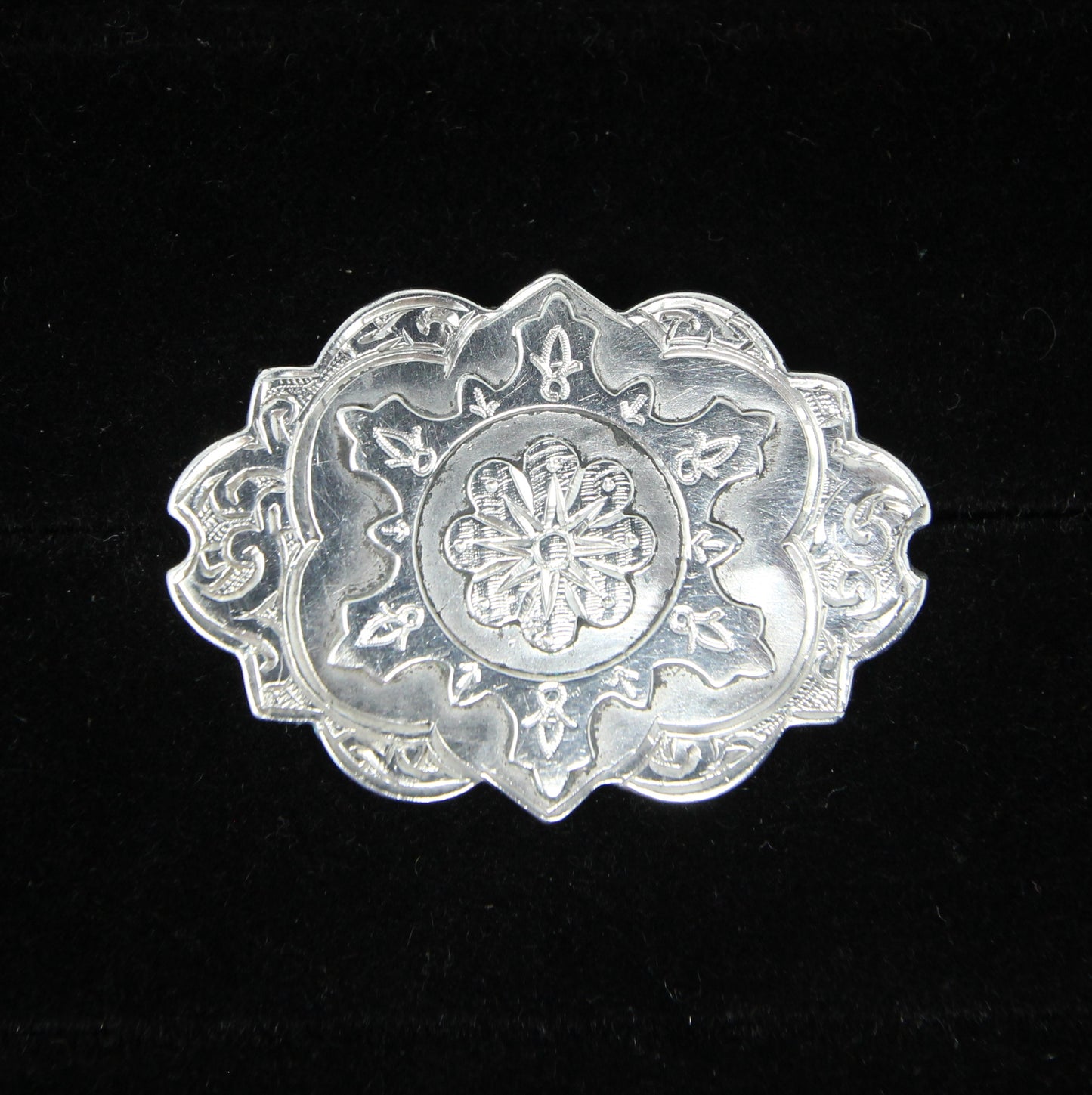 Antique Victorian 1886 Hallmarked Solid Sterling Silver Oval Floral Star Engraved Brooch Pin