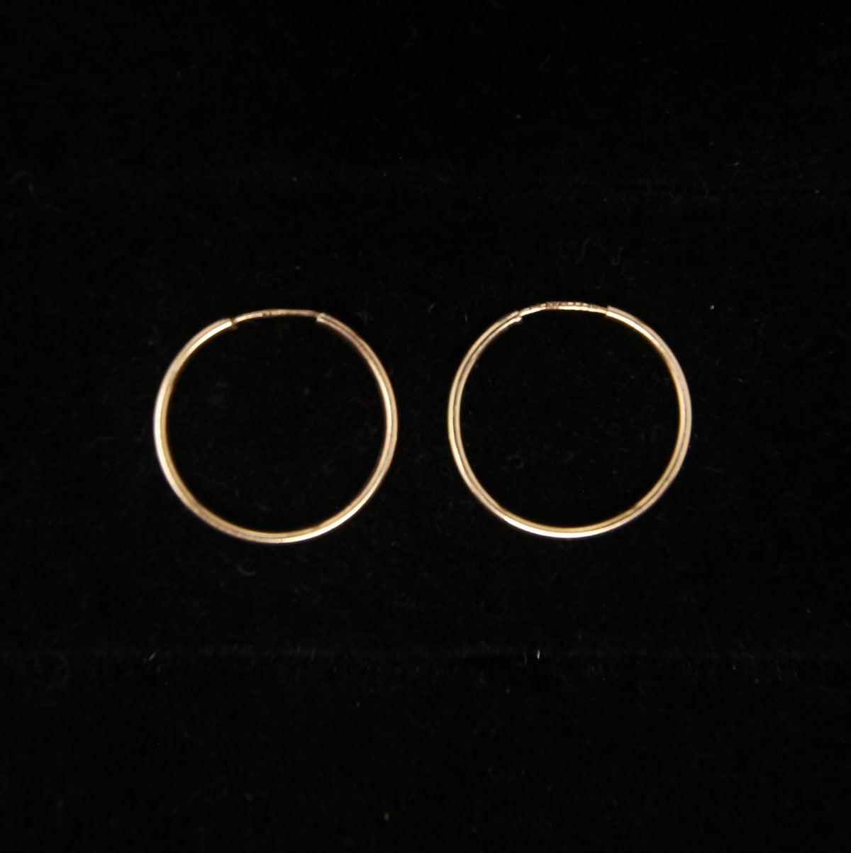 Vintage 1977 Hallmarked Solid 9ct 9k Gold Small Plain Sleeper Hoop Earrings 13mm